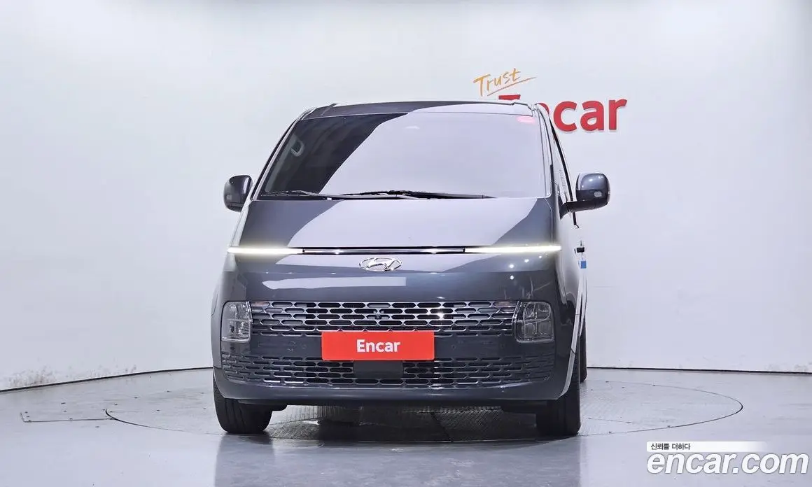 Hyundai Staria 2023 3.5 автомат (гидро), фото 3