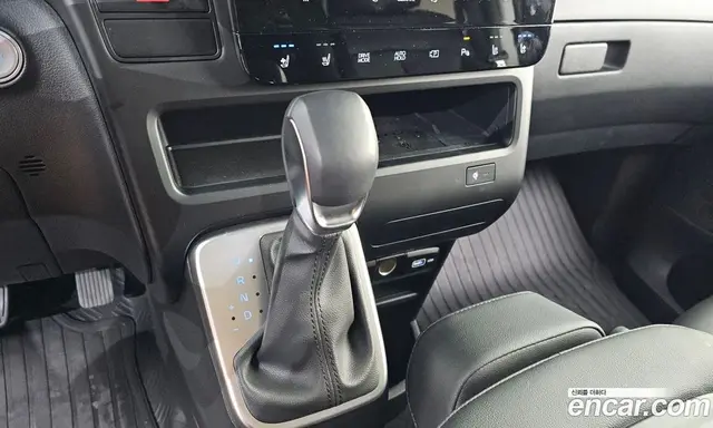 Hyundai Staria 2023 3.5 автомат (гидро), миниатюра 9