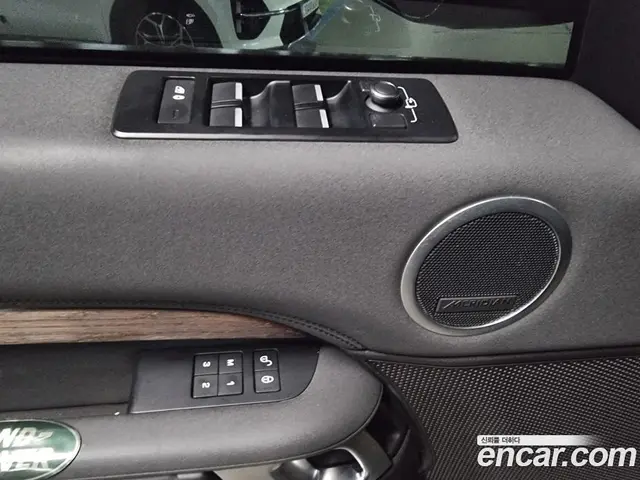 Land Rover Discovery 2018 3.0 автомат (гидро), миниатюра 12