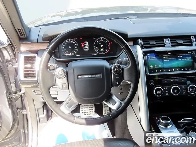 Land Rover Discovery 2018 3.0 автомат (гидро), миниатюра 8 Land Rover Discovery 2018 3.0 автомат (гидро), миниатюра 8