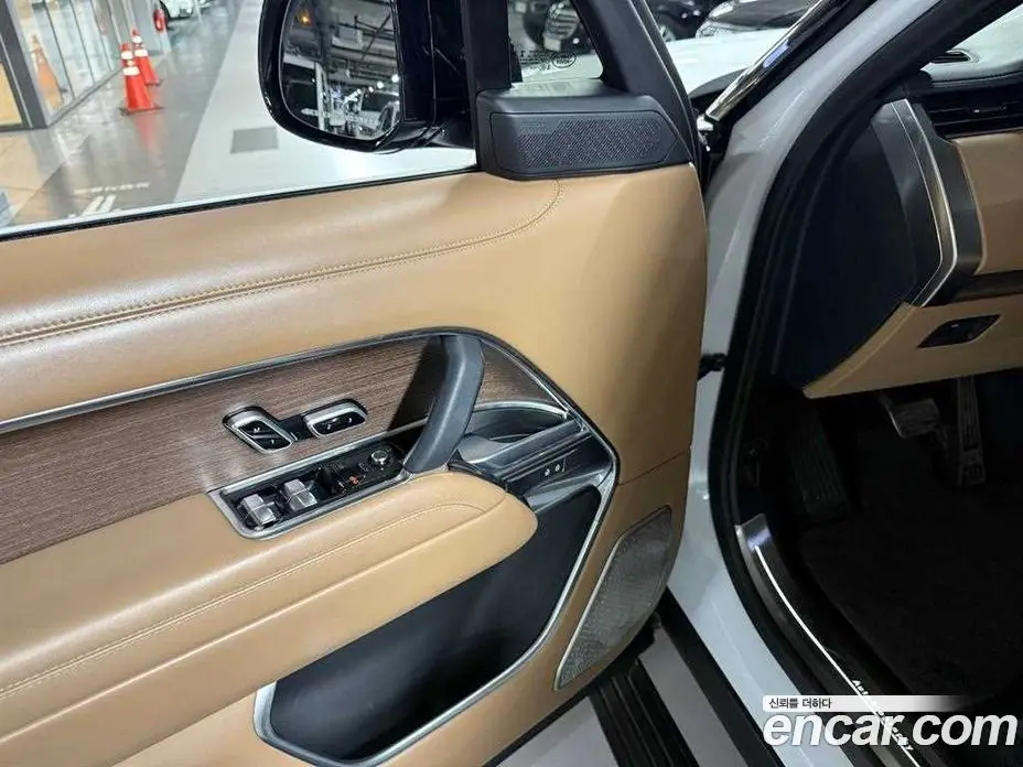 Land Rover Range Rover 2023 3.0 автомат (гидро), фото 12