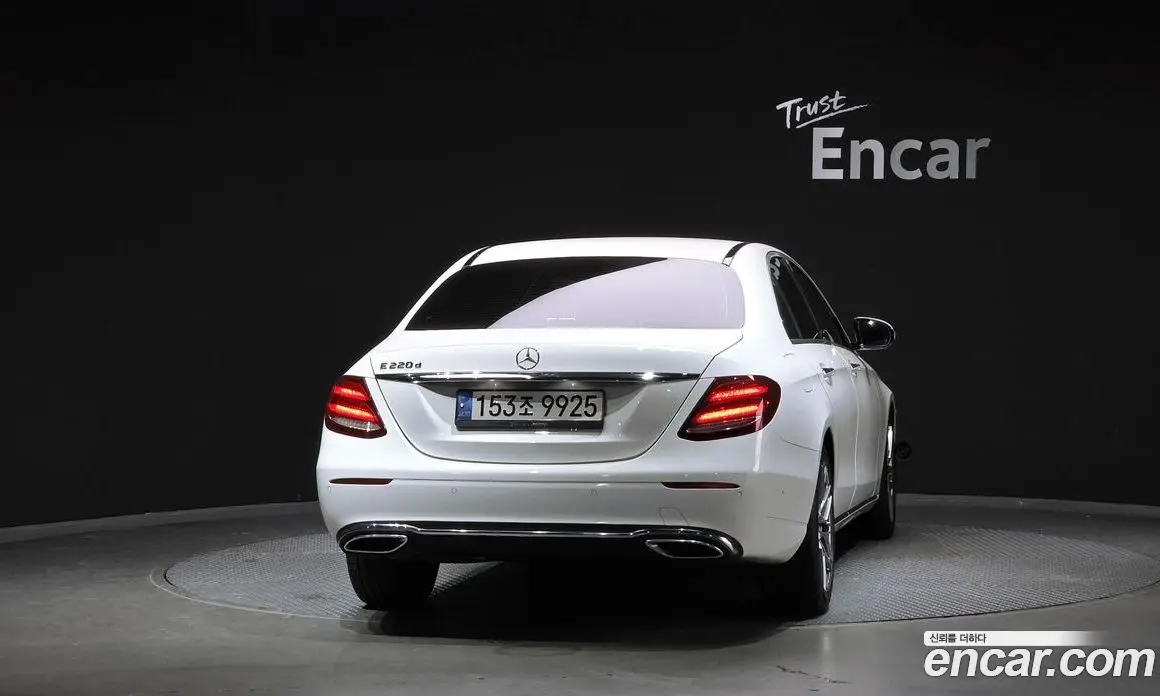 Mercedes-Benz E-Class 2016 1.9 автомат (гидро), фото 4 Mercedes-Benz E-Class 2016 1.9 автомат (гидро), фото 4