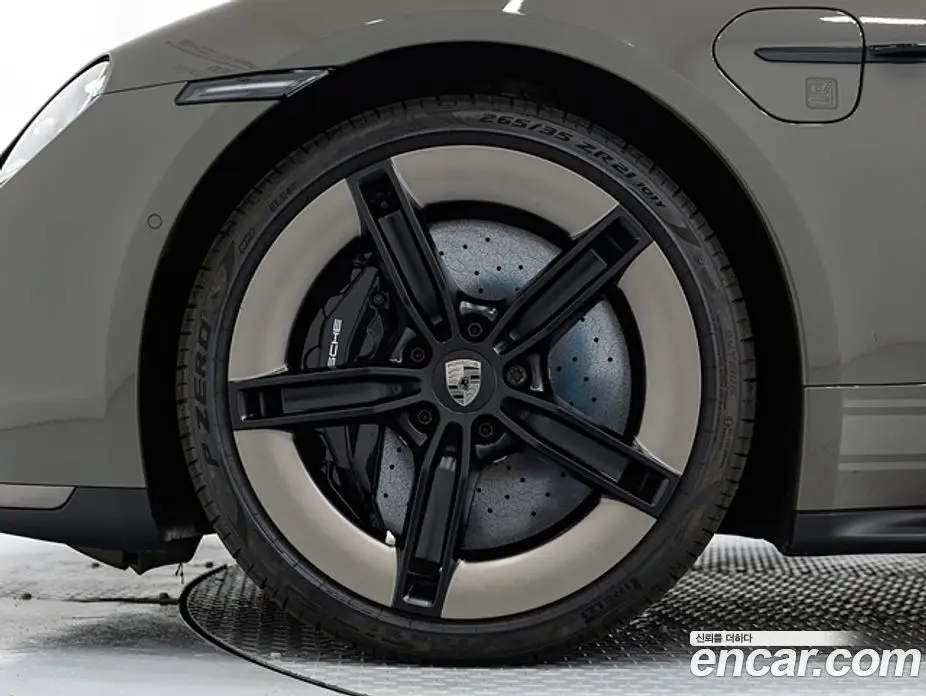 Porsche Taycan 2025 0.1 автомат (гидро), фото 5