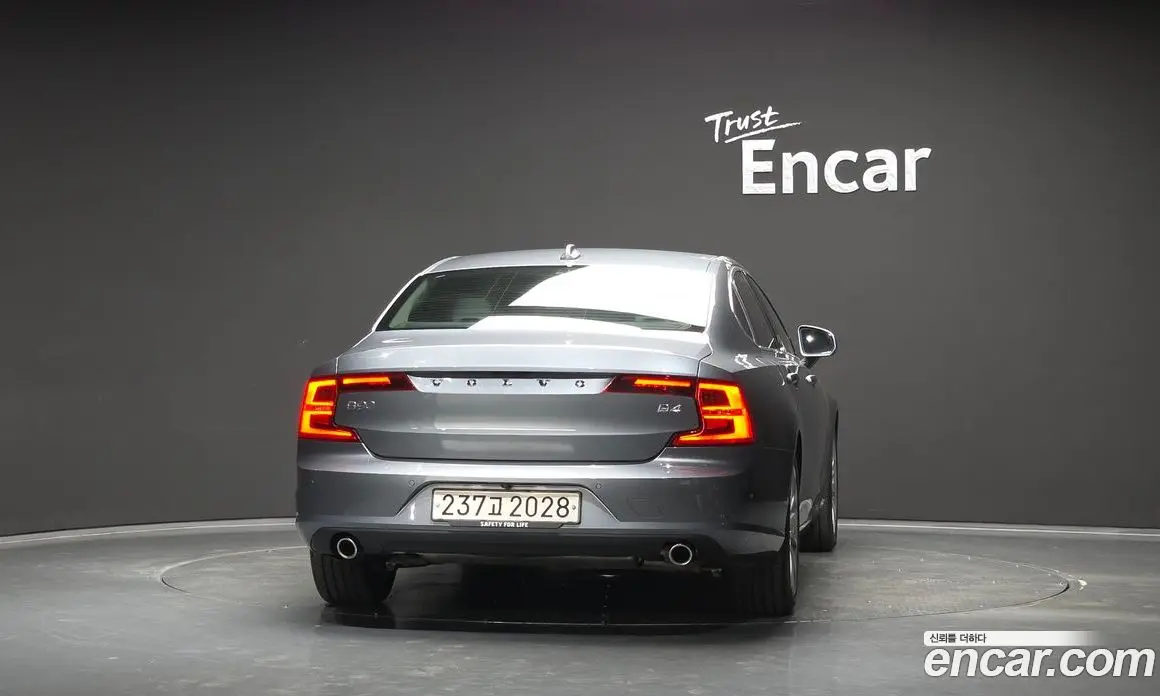 Volvo S90 2018 2.0 автомат (гидро), фото 4 Volvo S90 2018 2.0 автомат (гидро), фото 4