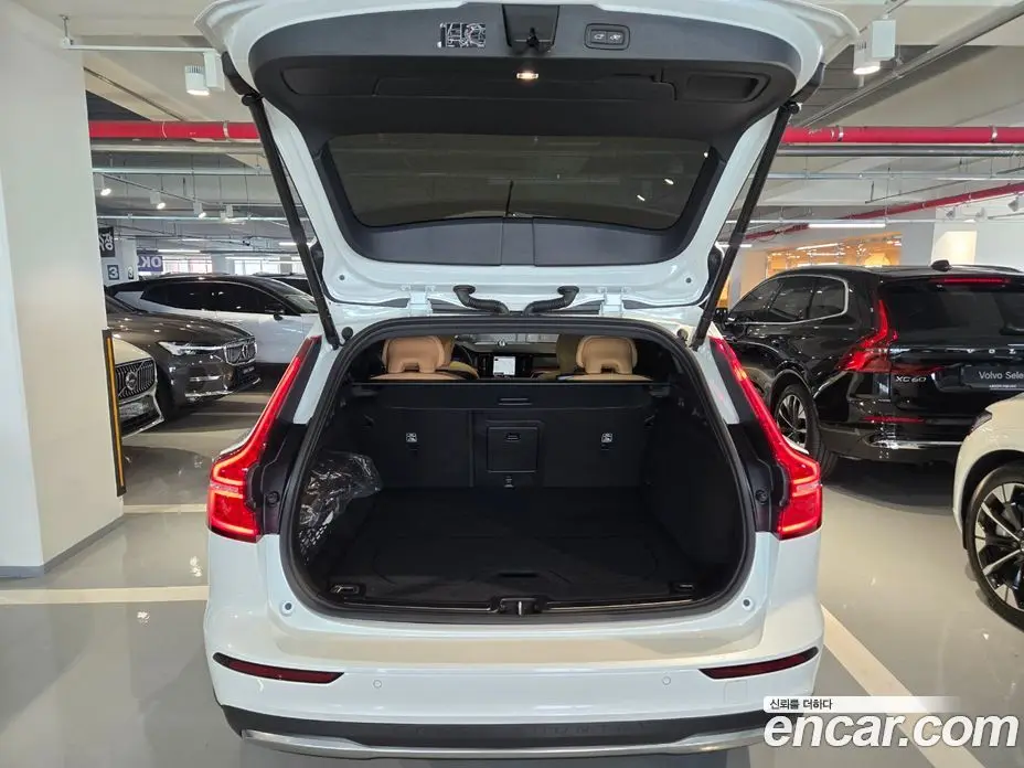 Volvo V60 2026 2.0 автомат (гидро), фото 6 Volvo V60 2026 2.0 автомат (гидро), фото 6