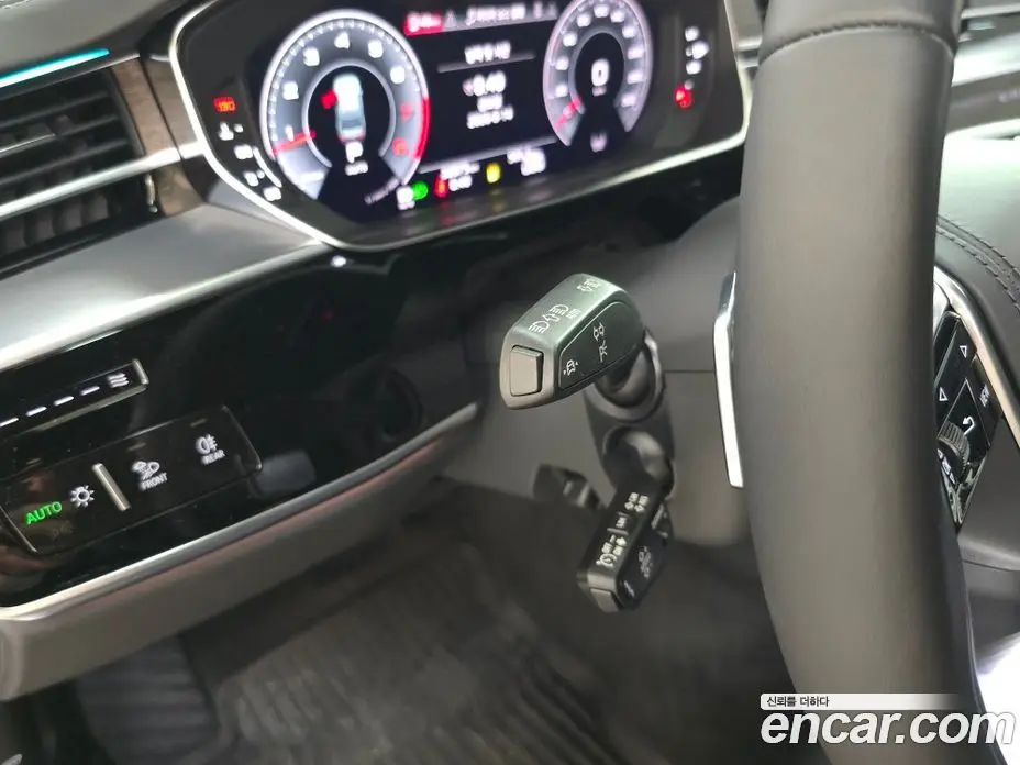 Audi A8 2023 4.0 автомат (гидро), фото 12