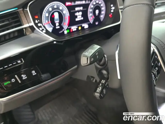 Audi A8 2023 4.0 автомат (гидро), миниатюра 12