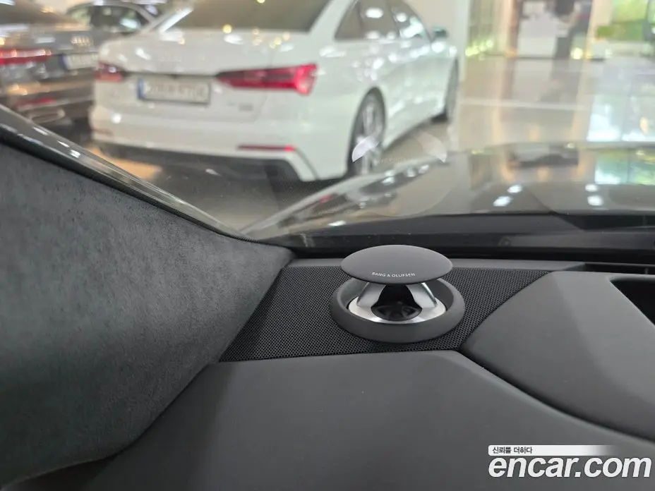 Audi A8 2023 4.0 автомат (гидро), фото 16