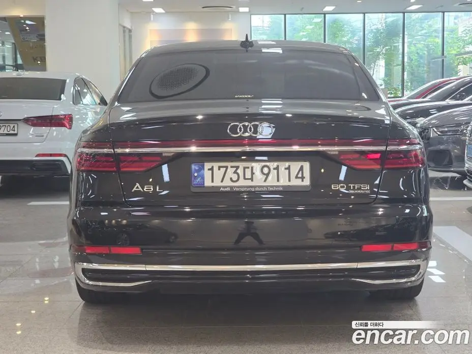 Audi A8 2023 4.0 автомат (гидро), фото 4