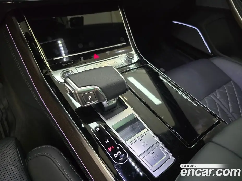 Audi A8 2023 4.0 автомат (гидро), фото 9