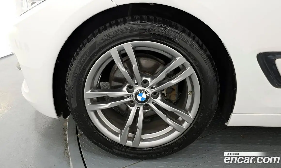 BMW 3 серия 2017 2.0 автомат (гидро), фото 5 BMW 3 серия 2017 2.0 автомат (гидро), фото 5