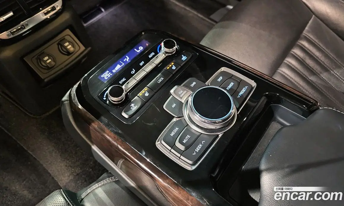 Genesis EQ900 2016 3.3 автомат (гидро), фото 17 Genesis EQ900 2016 3.3 автомат (гидро), фото 17