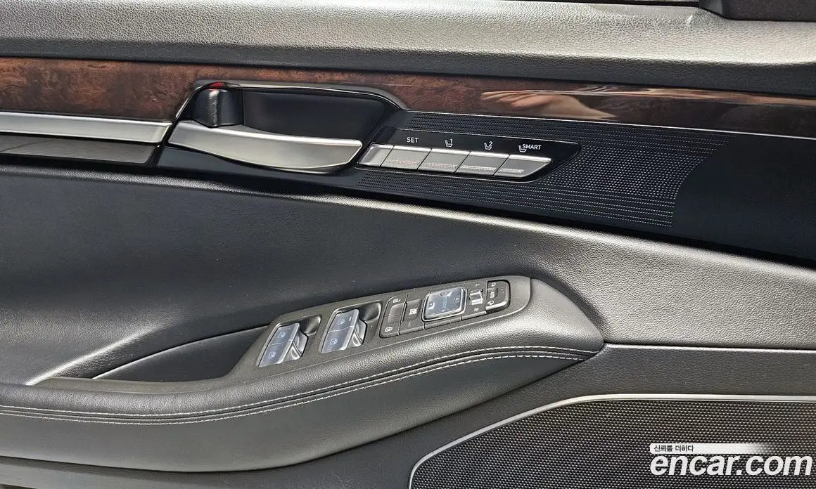 Genesis EQ900 2016 3.3 автомат (гидро), фото 18 Genesis EQ900 2016 3.3 автомат (гидро), фото 18