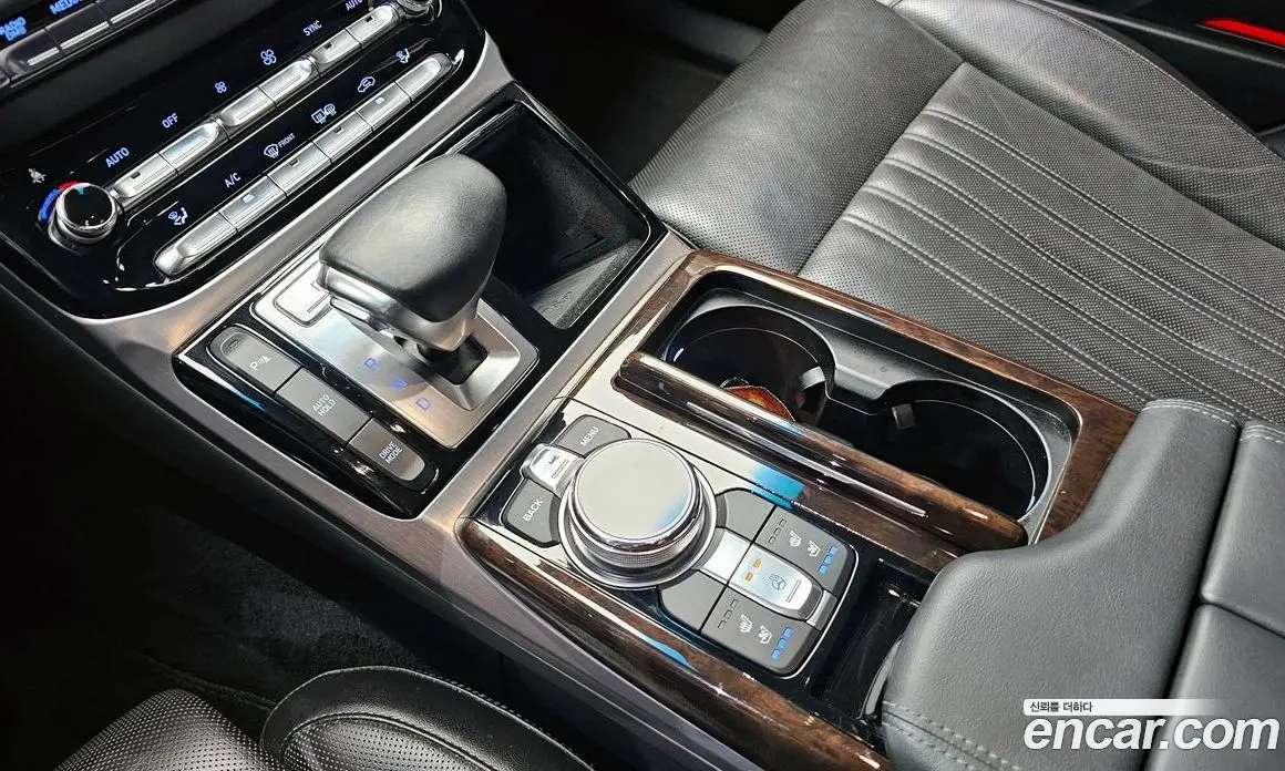 Genesis EQ900 2016 3.3 автомат (гидро), фото 9 Genesis EQ900 2016 3.3 автомат (гидро), фото 9