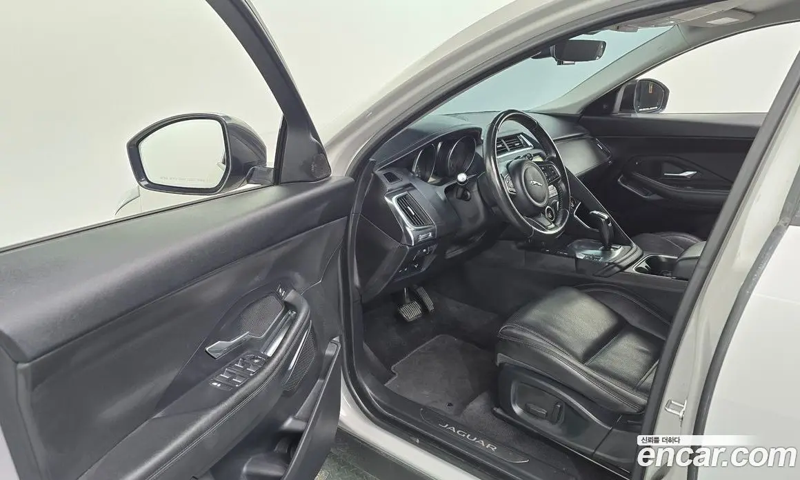 Jaguar E-Pace 2018 2.0 автомат (гидро), фото 10