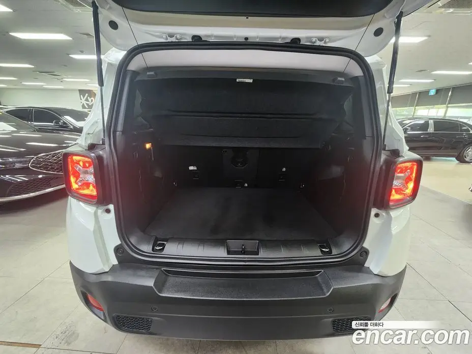 Jeep Renegade 2022 1.3 автомат (гидро), фото 17 Jeep Renegade 2022 1.3 автомат (гидро), фото 17