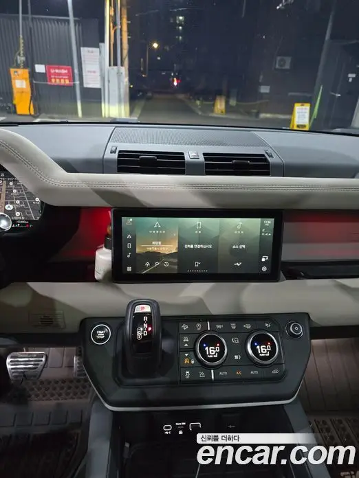 Land Rover Defender 2020 2.0 автомат (гидро), фото 13