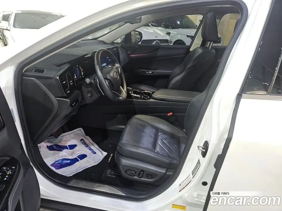 Lexus NX 2024 2.5 автомат (гидро), фото 8 Lexus NX 2024 2.5 автомат (гидро), фото 8