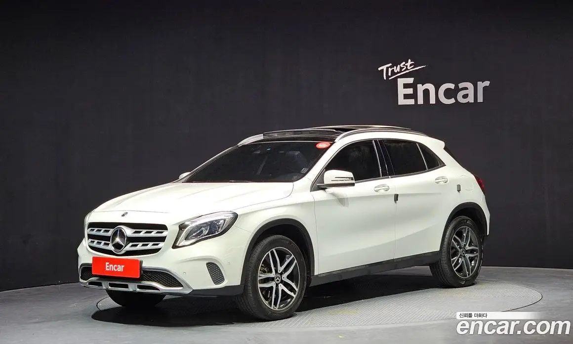 Mercedes-Benz GLA-Class 2018 2.0 автомат (гидро), фото 1 Mercedes-Benz GLA-Class 2018 2.0 автомат (гидро), фото 1