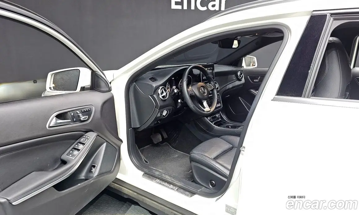 Mercedes-Benz GLA-Class 2018 2.0 автомат (гидро), фото 10 Mercedes-Benz GLA-Class 2018 2.0 автомат (гидро), фото 10