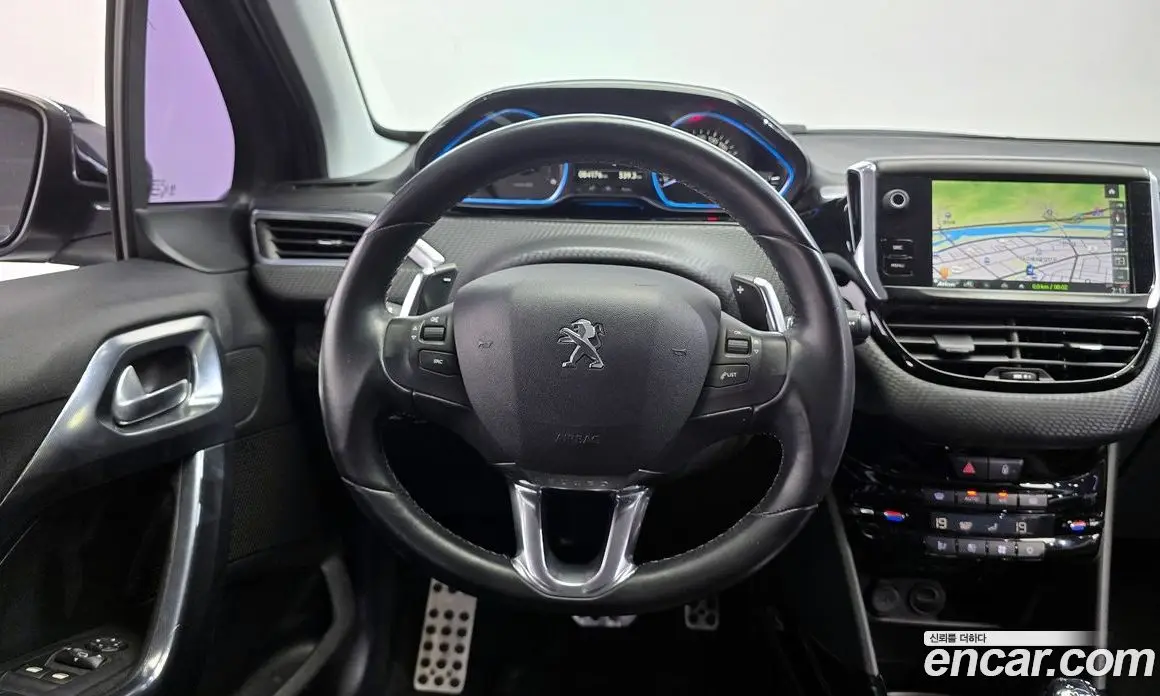 Peugeot 2008 2015 1.6 автомат (гидро), фото 13 Peugeot 2008 2015 1.6 автомат (гидро), фото 13