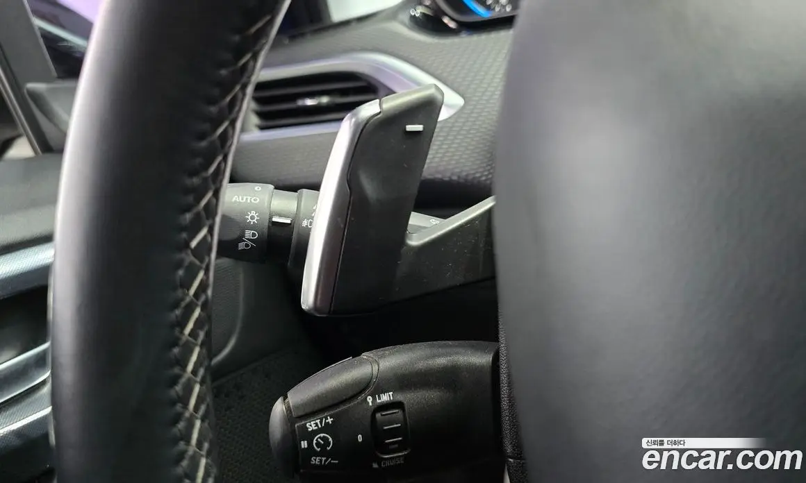 Peugeot 2008 2015 1.6 автомат (гидро), фото 18 Peugeot 2008 2015 1.6 автомат (гидро), фото 18