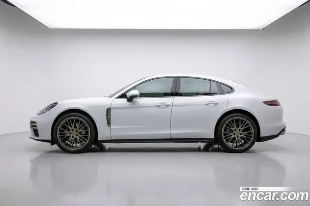 Porsche Panamera, 2022, 30 000 км