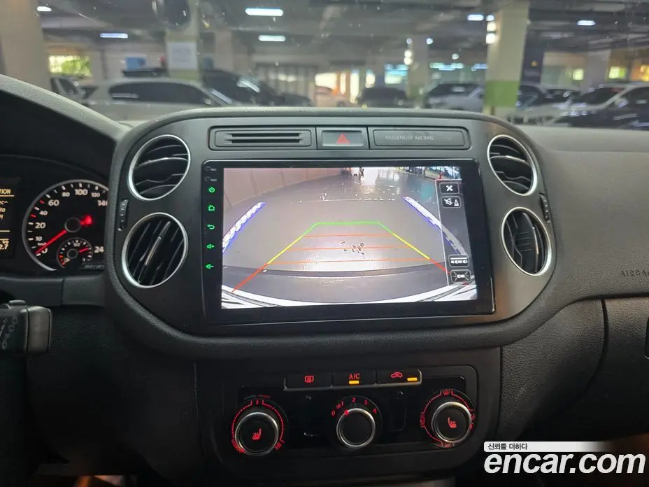 Volkswagen Tiguan 2014 2.0 автомат (гидро), фото 12 Volkswagen Tiguan 2014 2.0 автомат (гидро), фото 12