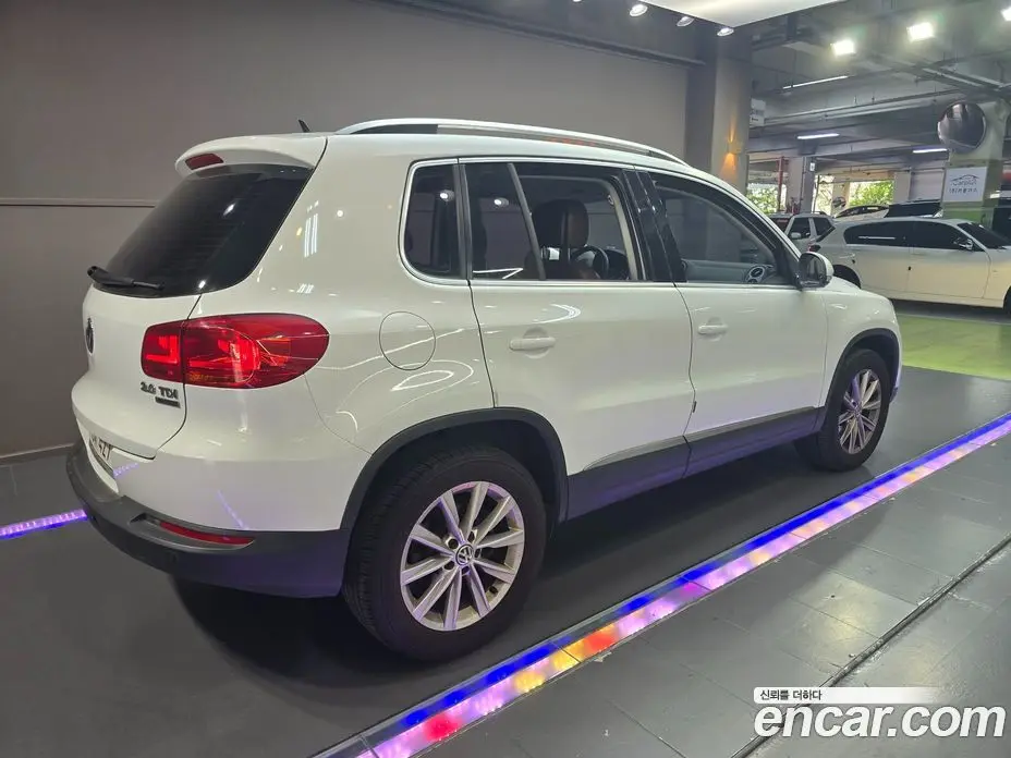 Volkswagen Tiguan 2014 2.0 автомат (гидро), фото 3 Volkswagen Tiguan 2014 2.0 автомат (гидро), фото 3