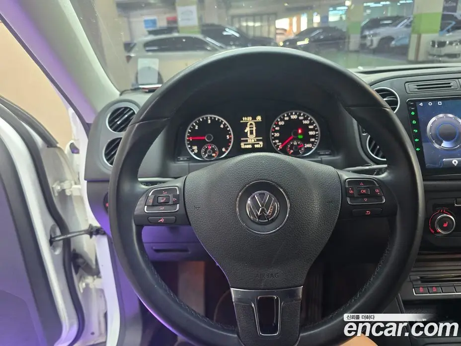 Volkswagen Tiguan 2014 2.0 автомат (гидро), фото 10 Volkswagen Tiguan 2014 2.0 автомат (гидро), фото 10