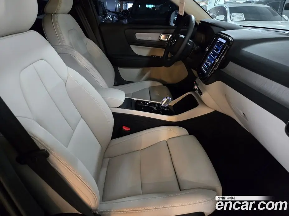 Volvo XC40 2026 2.0 автомат (гидро), фото 12