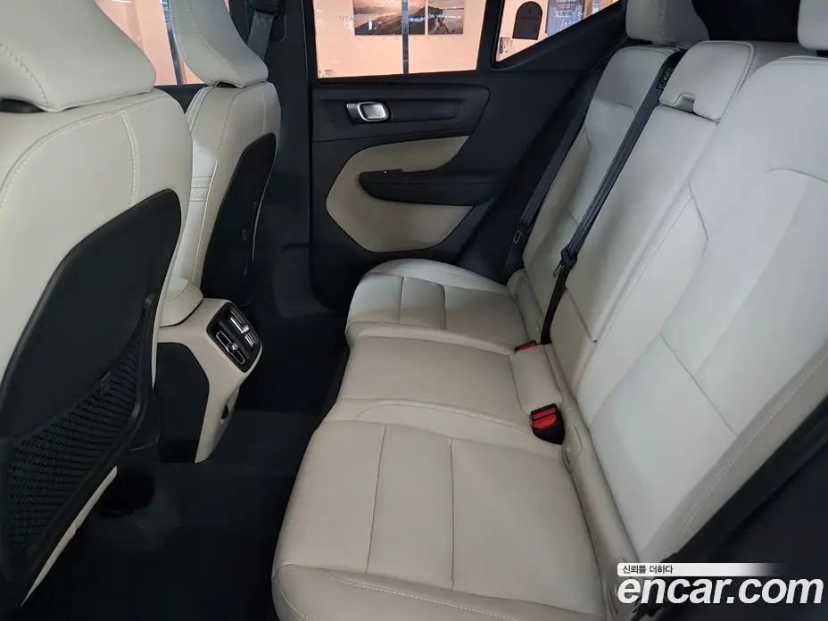 Volvo XC40 2026 2.0 автомат (гидро), фото 13