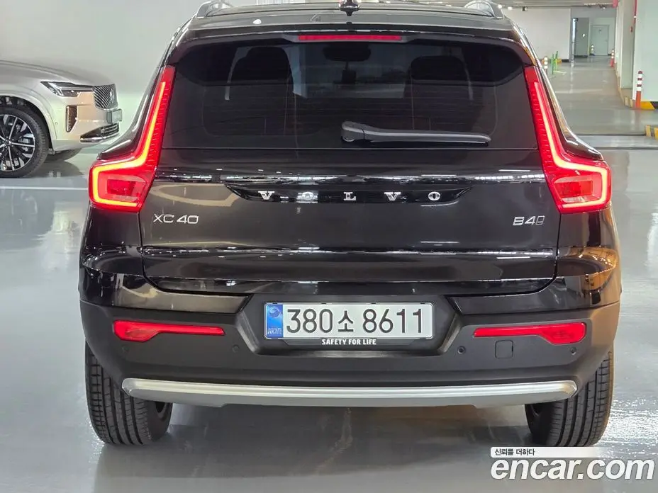 Volvo XC40 2026 2.0 автомат (гидро), фото 4