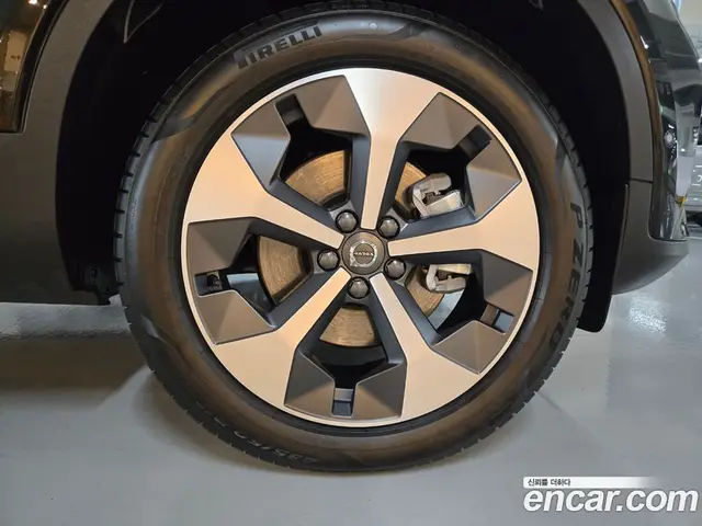 Volvo XC40 2026 2.0 автомат (гидро), миниатюра 5