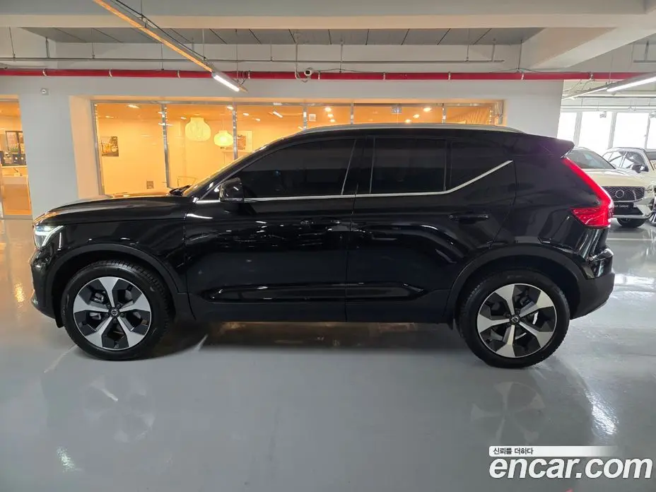 Volvo XC40 2026 2.0 автомат (гидро), фото 8