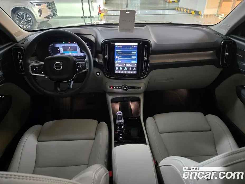 Volvo XC40 2026 2.0 автомат (гидро), фото 9