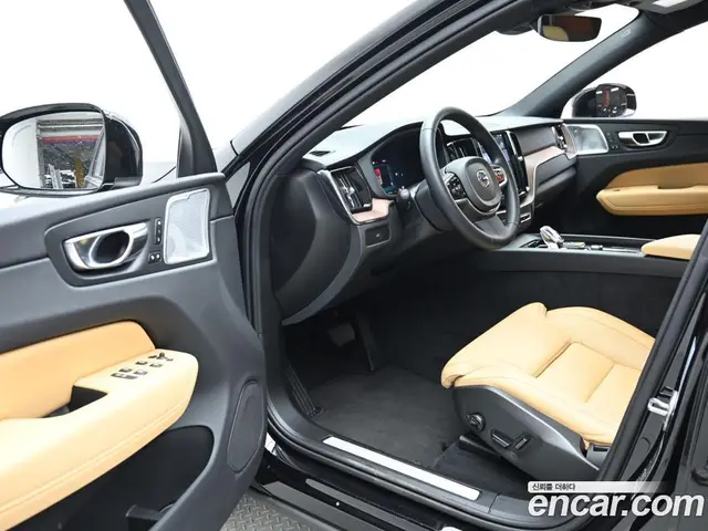 Volvo XC60 2023 2.0 автомат (гидро), миниатюра 11