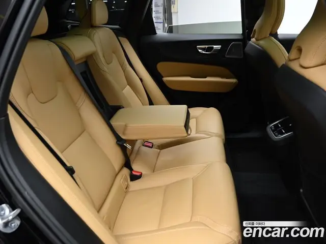 Volvo XC60 2023 2.0 автомат (гидро), миниатюра 12
