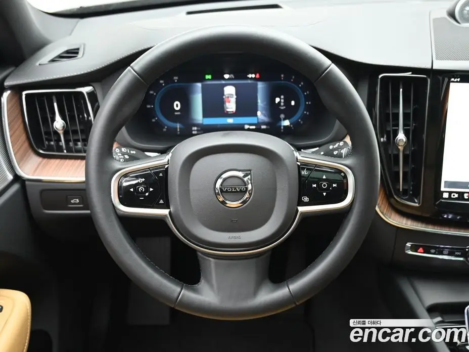 Volvo XC60 2023 2.0 автомат (гидро), фото 13