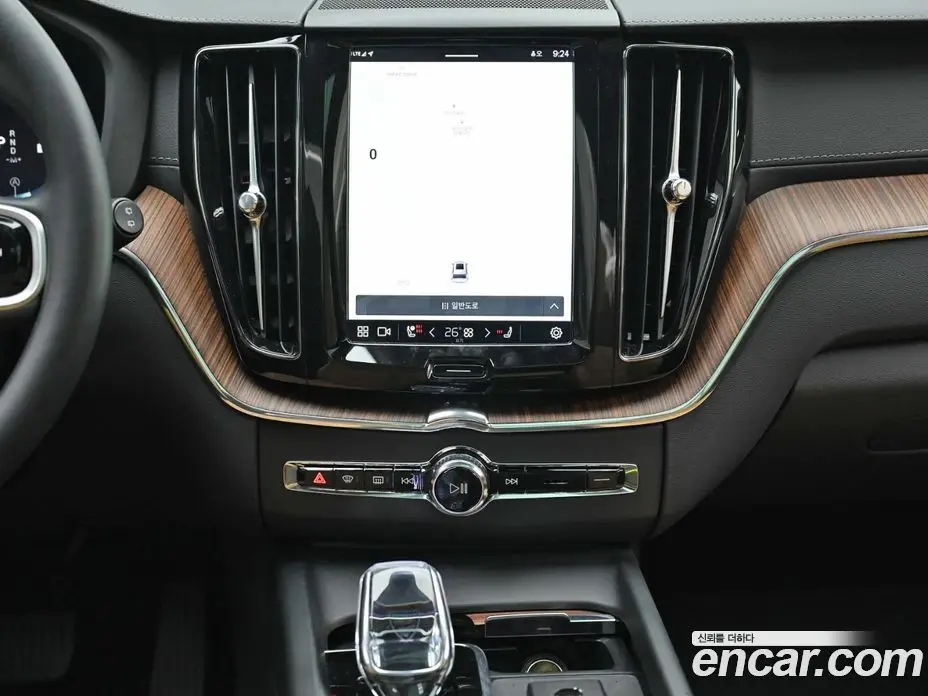 Volvo XC60 2023 2.0 автомат (гидро), фото 14
