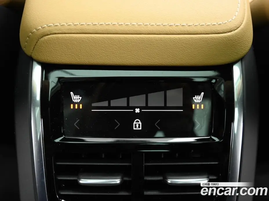 Volvo XC60 2023 2.0 автомат (гидро), фото 16