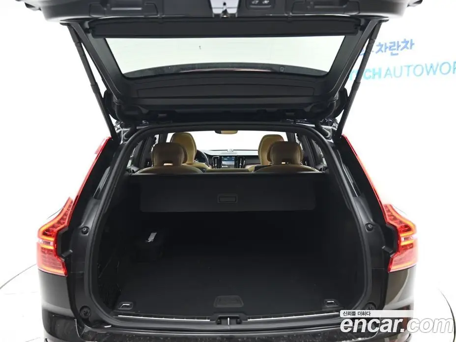 Volvo XC60 2023 2.0 автомат (гидро), фото 20