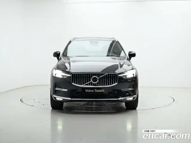 Volvo XC60 2023 2.0 автомат (гидро), миниатюра 3