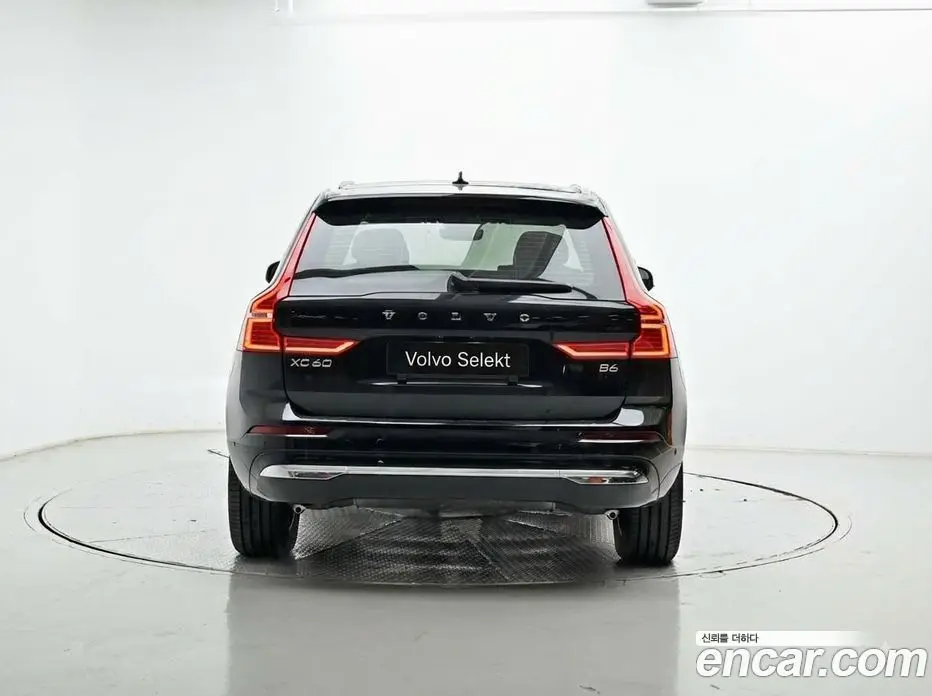 Volvo XC60 2023 2.0 автомат (гидро), фото 4