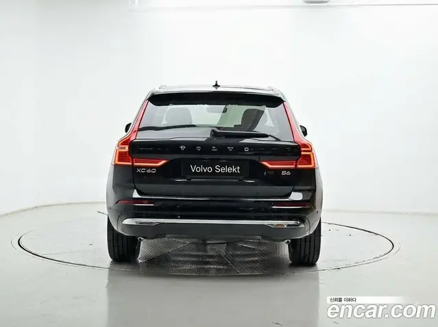 Volvo XC60 2023 2.0 автомат (гидро), миниатюра 4