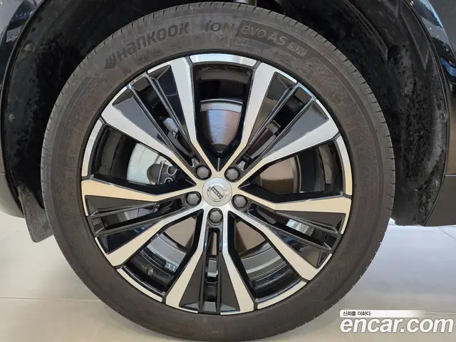 Volvo XC60 2023 2.0 автомат (гидро), миниатюра 5
