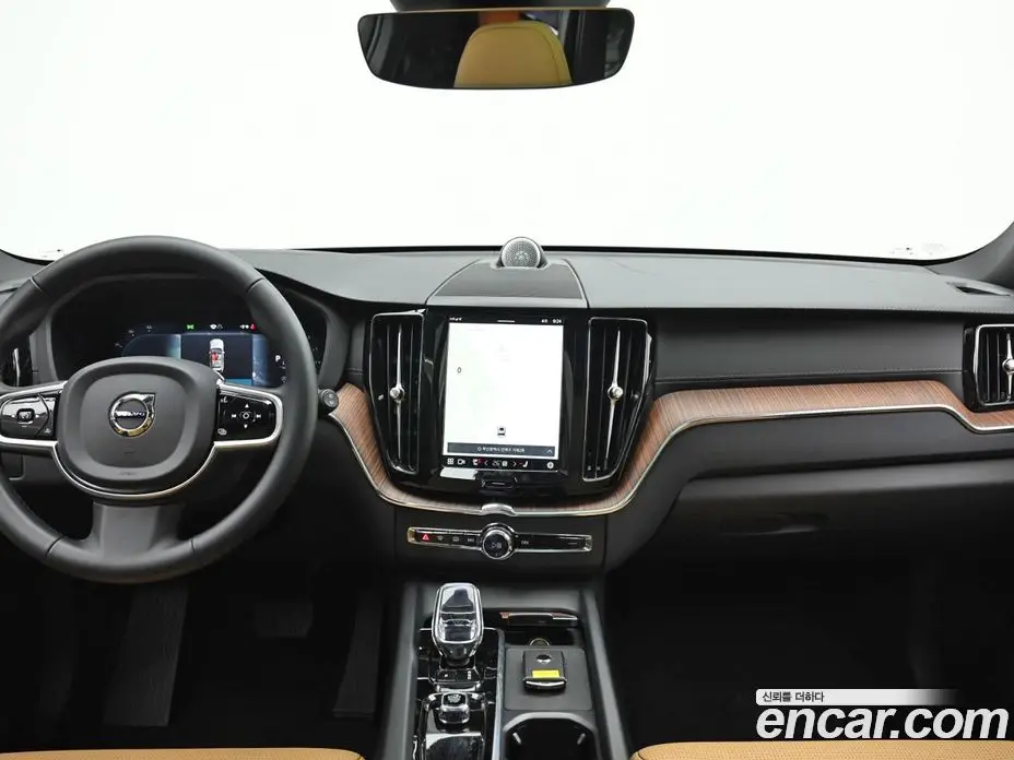 Volvo XC60 2023 2.0 автомат (гидро), фото 7