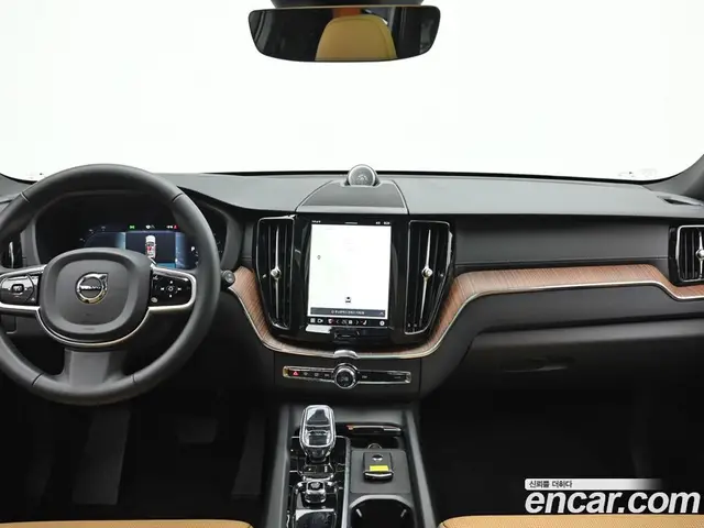 Volvo XC60 2023 2.0 автомат (гидро), миниатюра 7