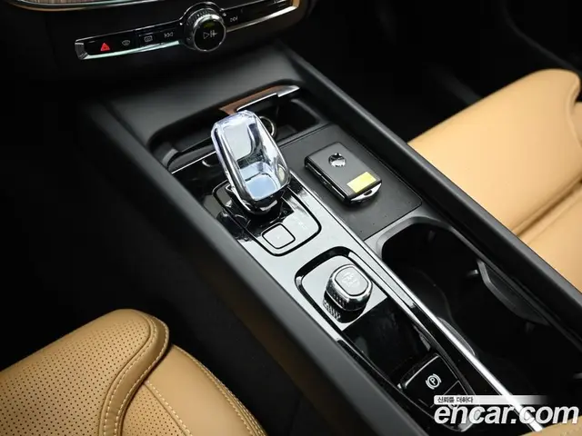 Volvo XC60 2023 2.0 автомат (гидро), миниатюра 9