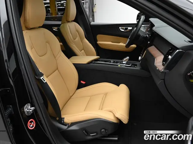 Volvo XC60 2023 2.0 автомат (гидро), миниатюра 10